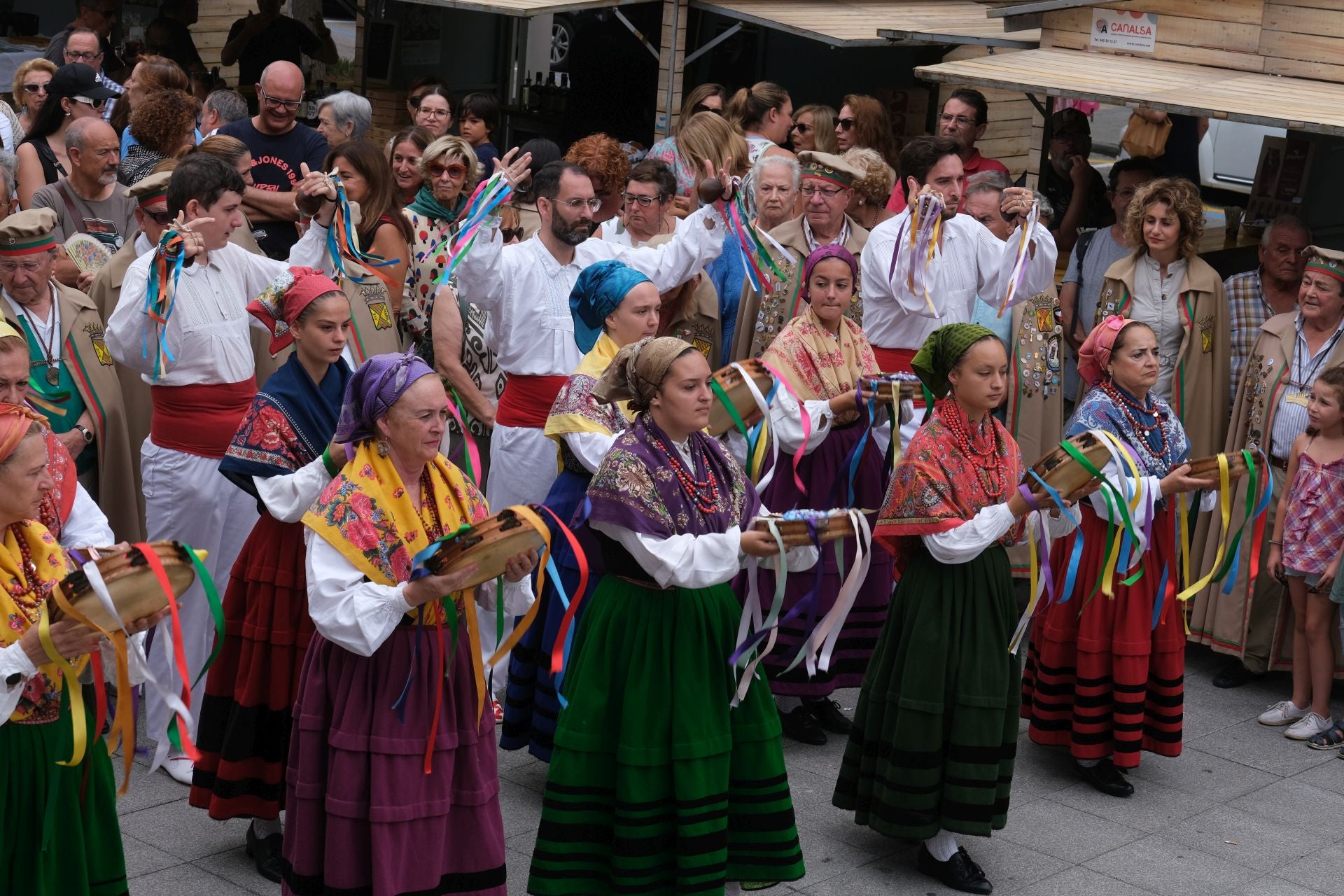 Una mañana de bailes, hojaldre y tradición