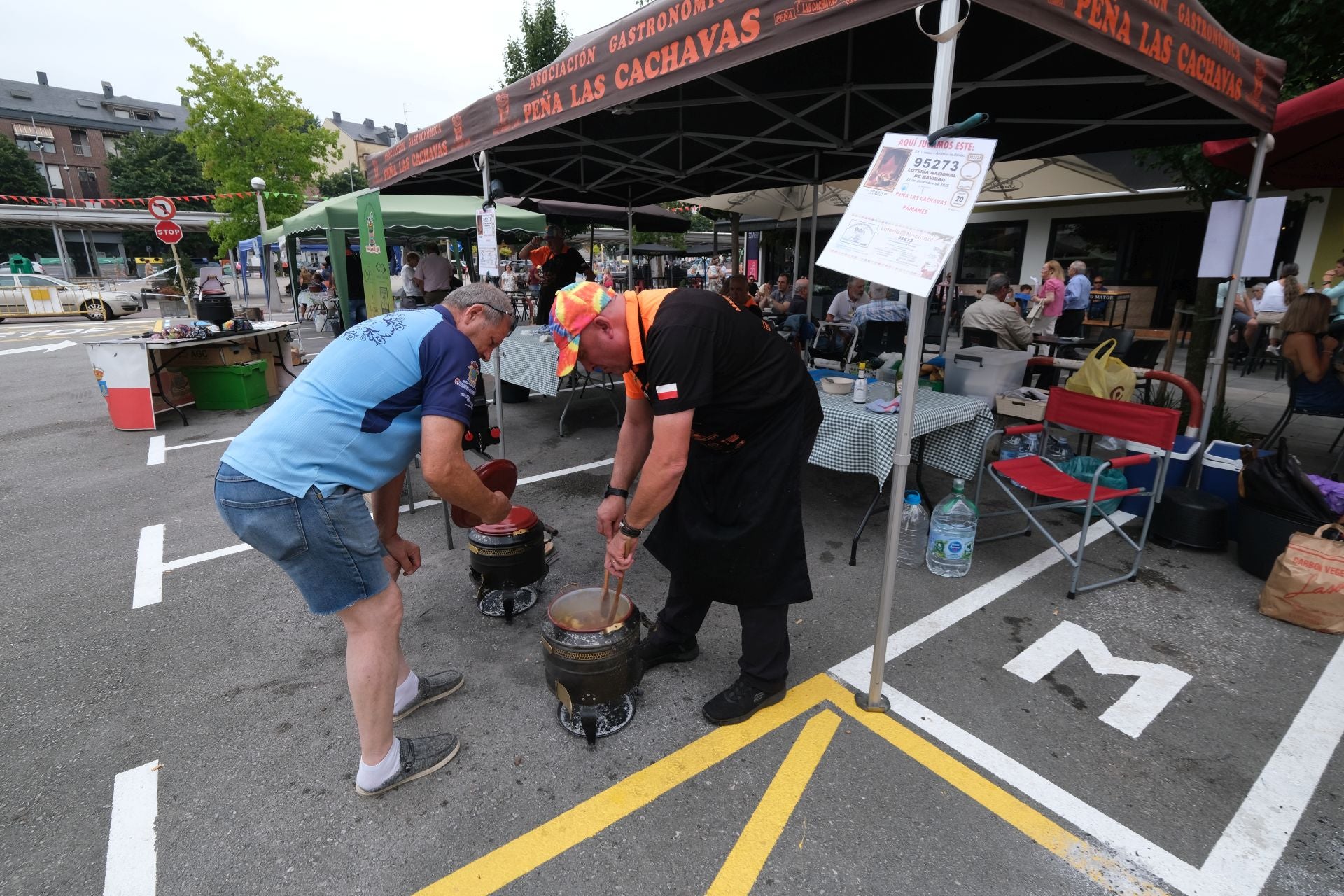 Vecinos, visitantes y concursantes compartieron el placer de cocinar.