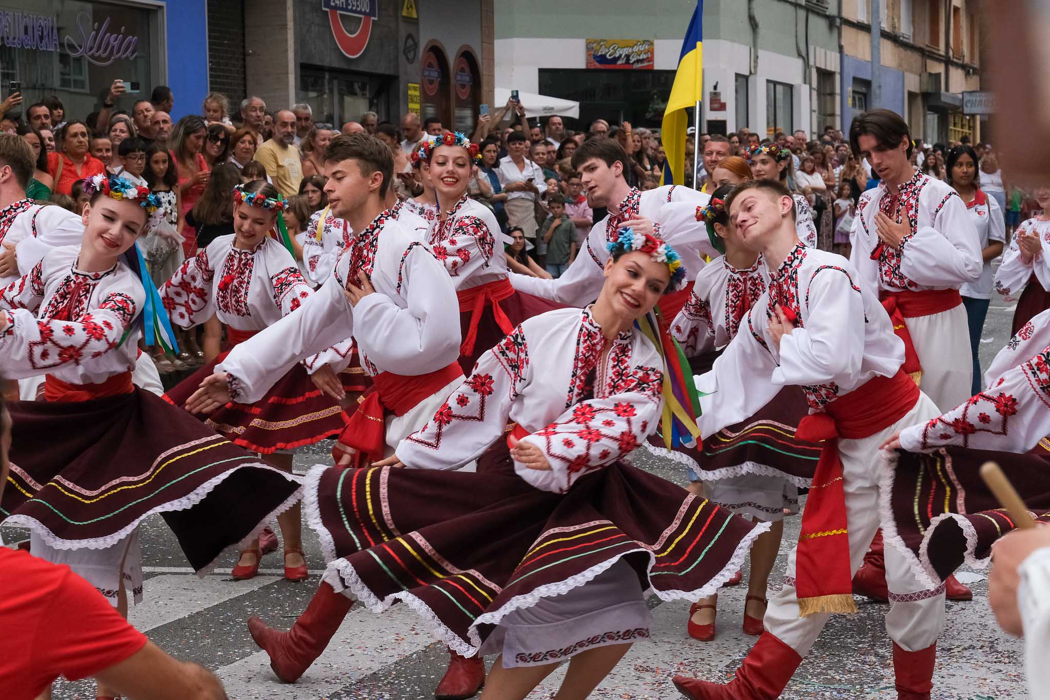 El folclore ucraniano no ha faltado a su cita con la Gala Floral este domingo. 