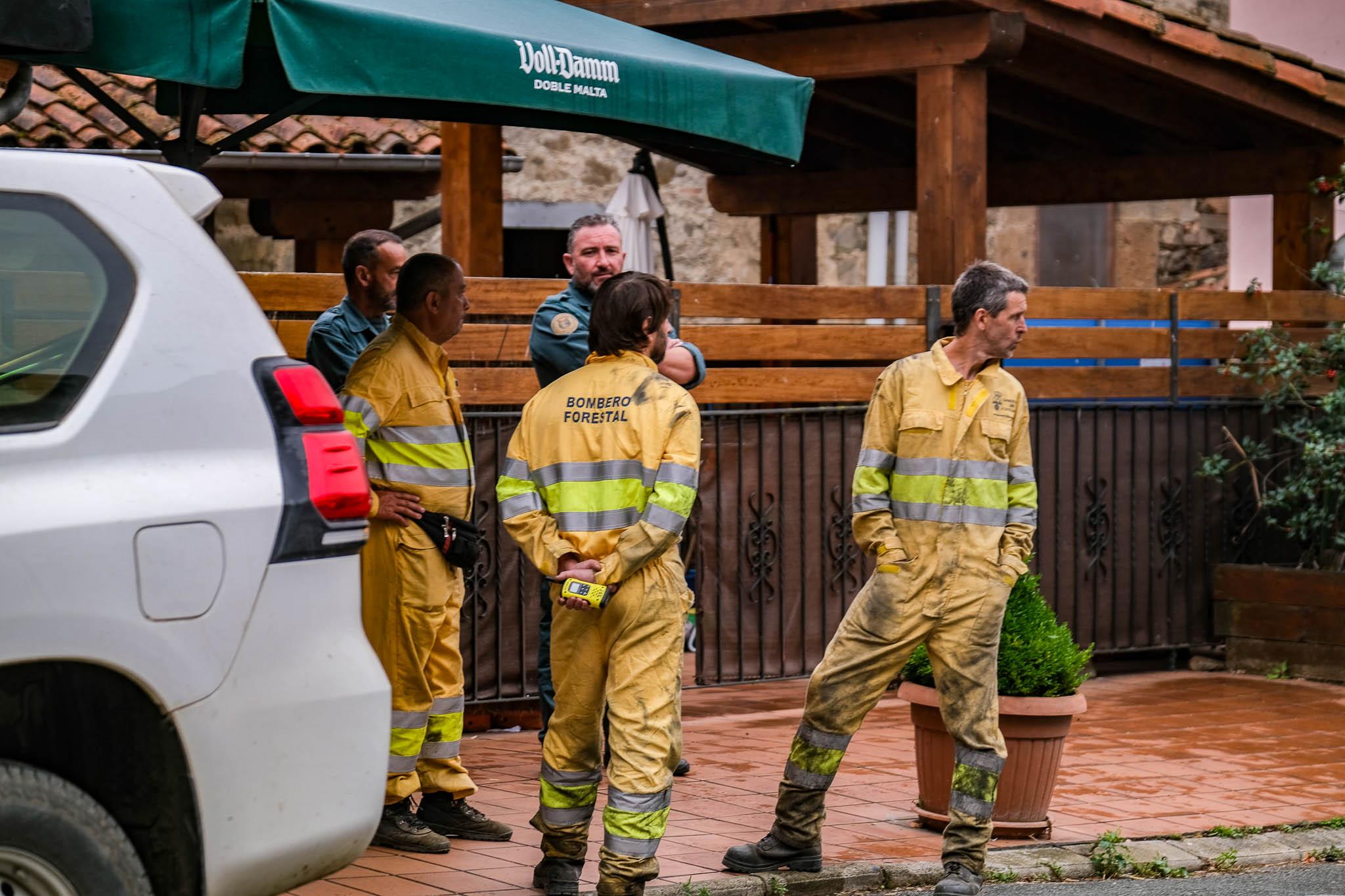 Trasiego en Vega de Liébana, donde se ha instalado el puesto de mando.