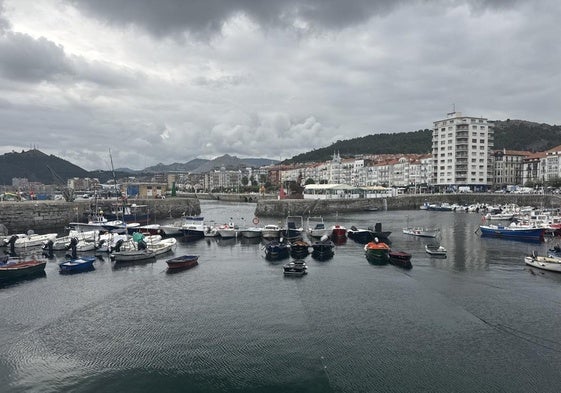 Embarcaciones en el puerto de Castro Urdiales.