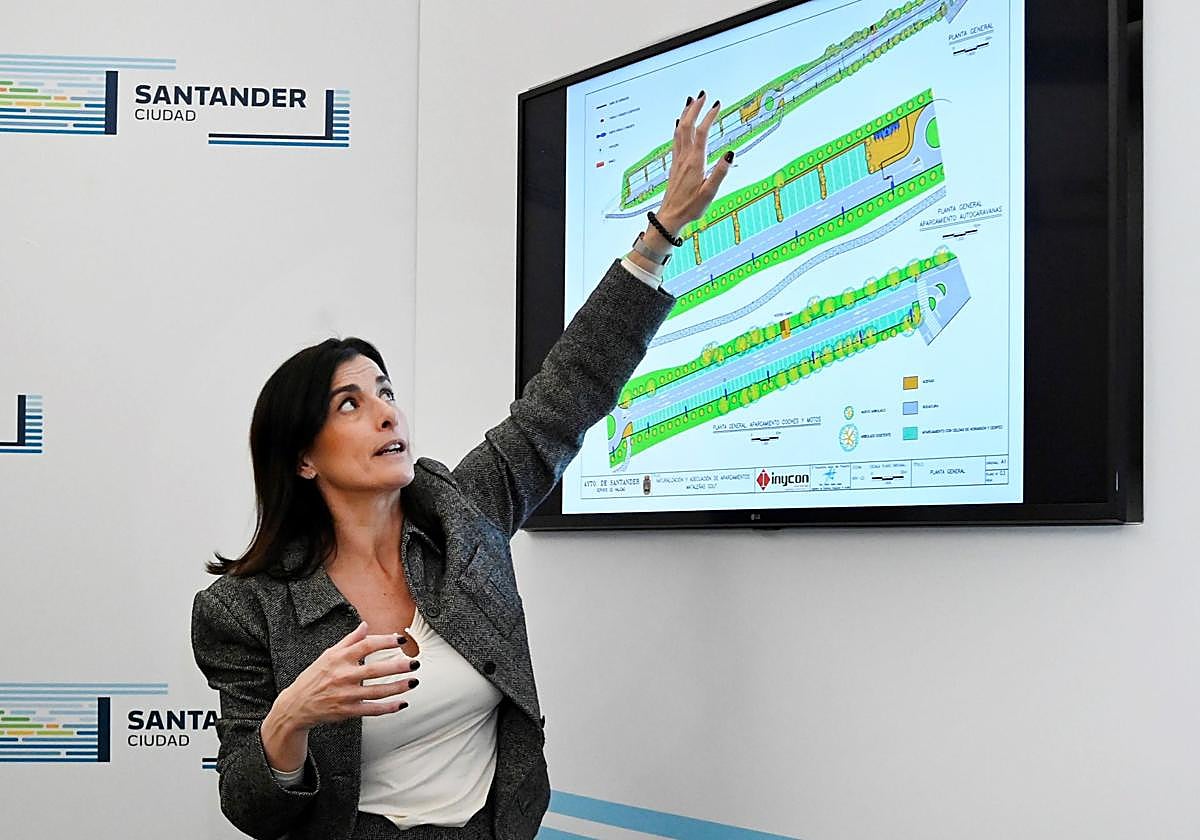 La alcaldesa, Gema Igual, cuando presentó el proyecto del aparcamiento.