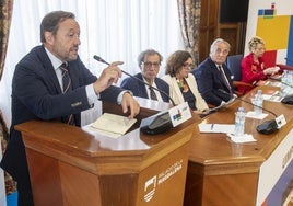 Francisco de la Torre, durante su intervención en los salones del Palacio de la Magdalena.