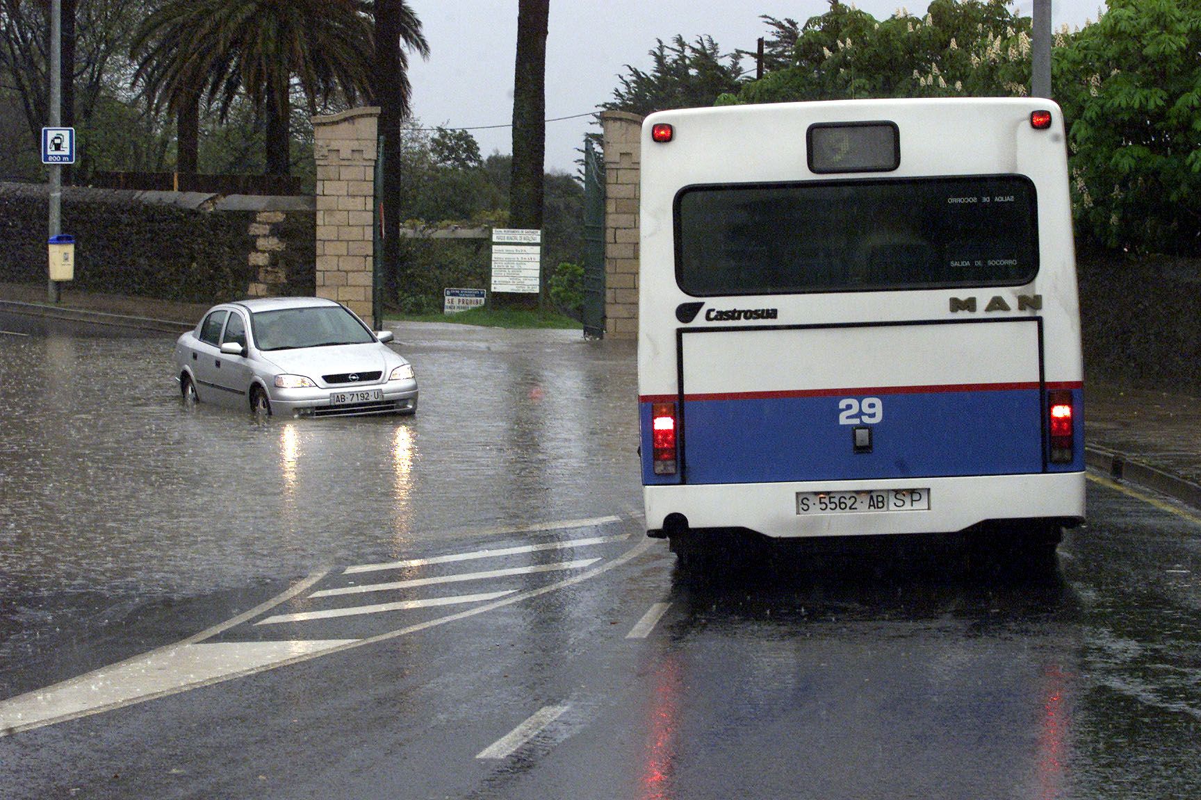 La entrada al parque de Mataleñas, inundada en el año 2000