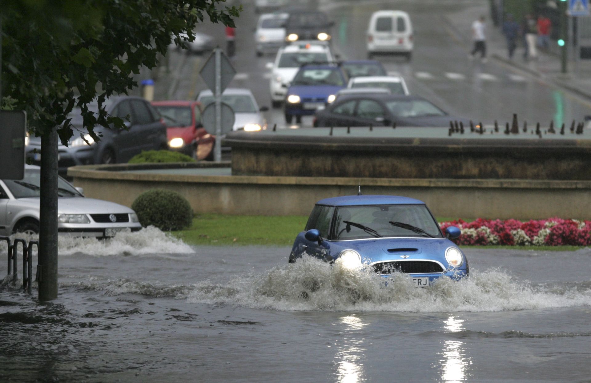 La rotonda de El Sardinero en 2008 sufrió una fuerte inundación