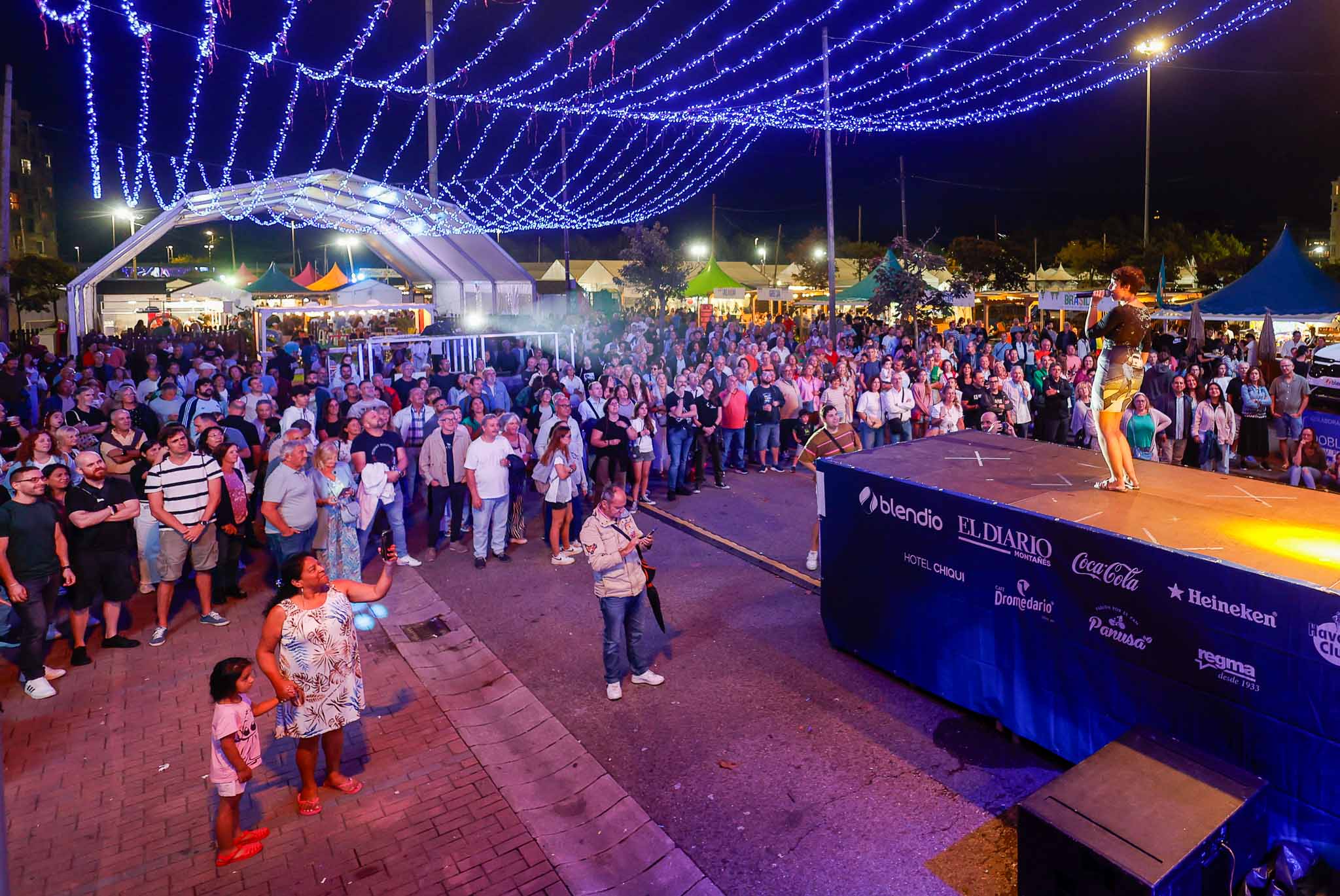 Grandes y pequeños bailaron al son de los grandes éxitos de la banda de Liverpool.