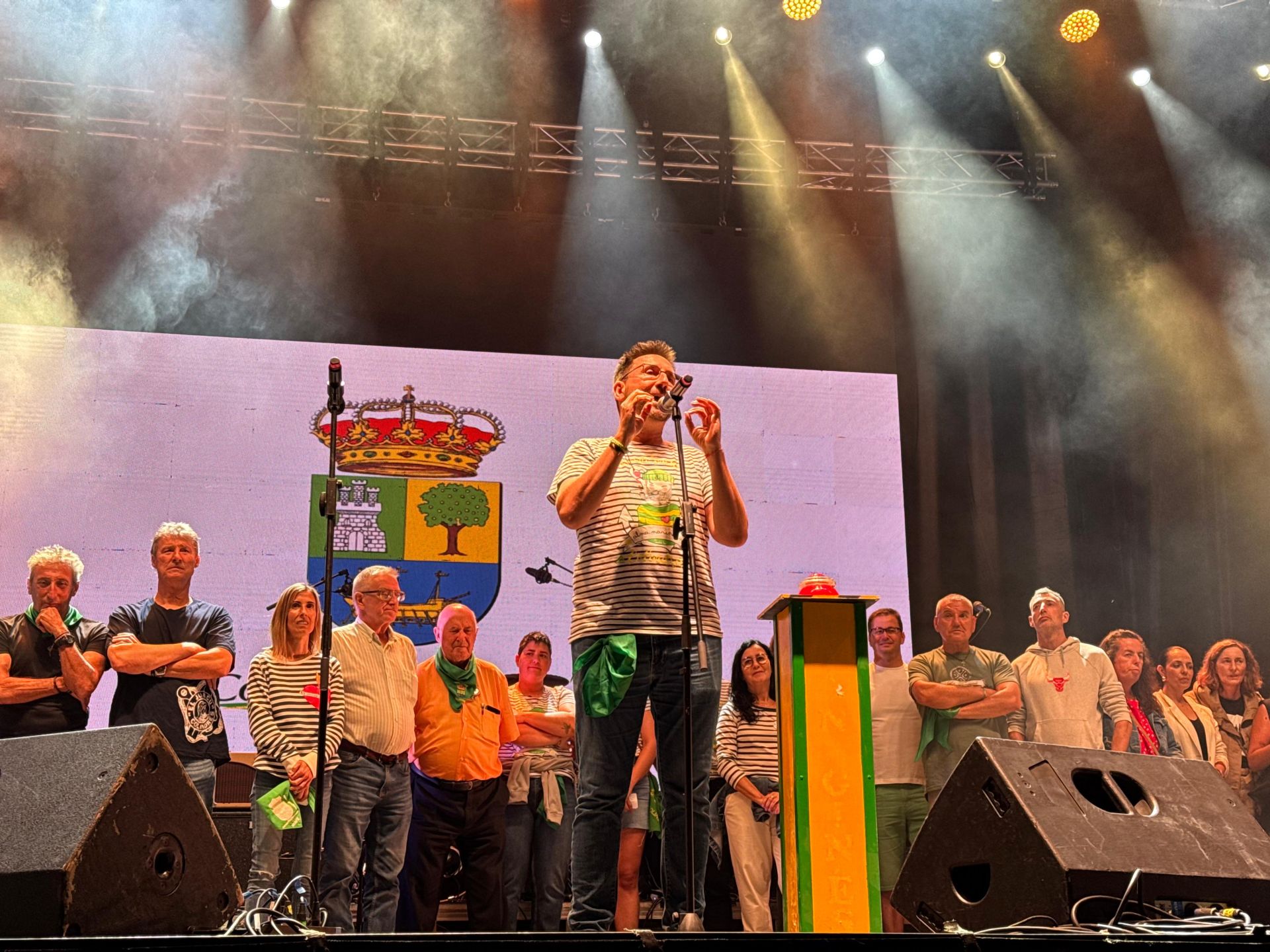 El alcalde de Colindres, Javier Incera, presumió de pueblo durante su discurso.