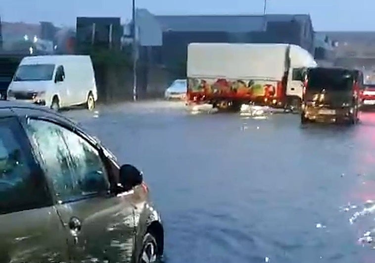 Problemas en el tráfico del polígono de Candina.