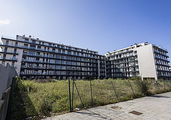 Vista panorámica de la urbanización en conflicto, ubicada en la Avenida de la Libertad de Mompía, en Santa Cruz de Bezana.