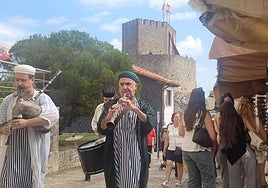 El mercado medieval de San Vicente se ubica a los pies del Castillo del Rey.