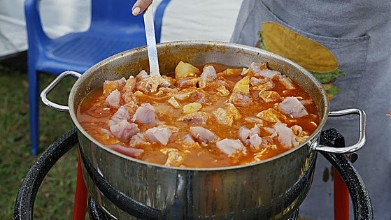 Colindres come hoy su marmita en honor a San Ginés