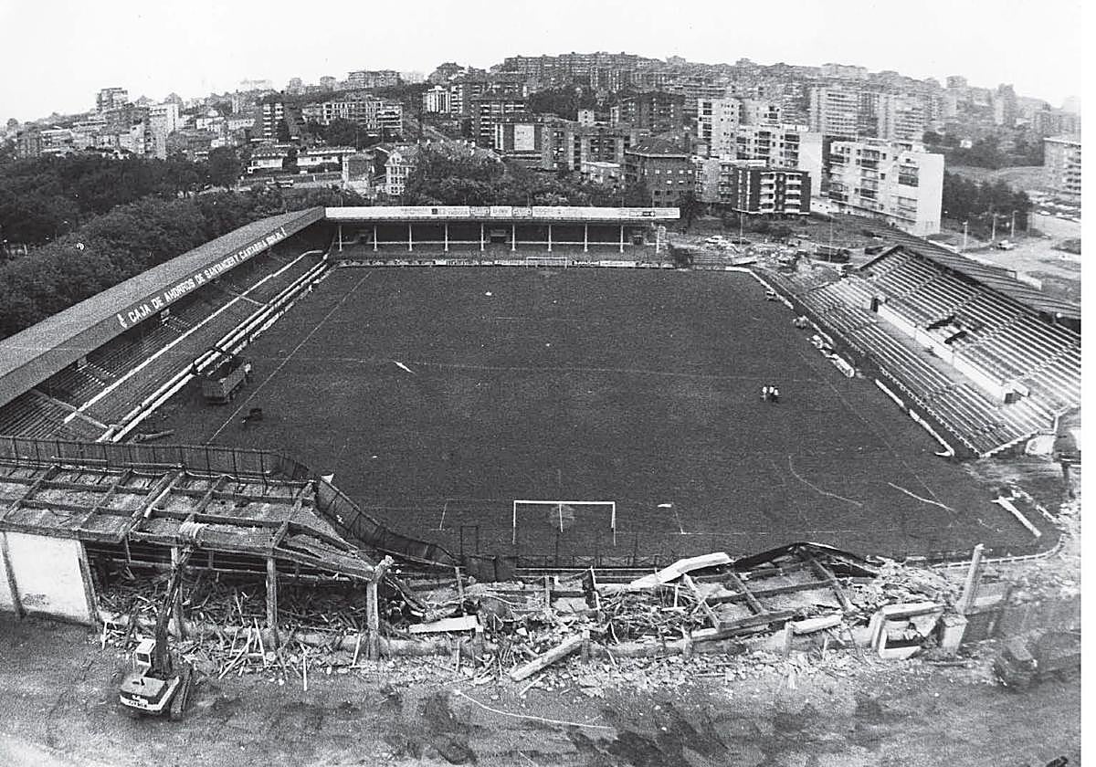 Primeras imágenes del derribo de los antiguos Campos de Sport.