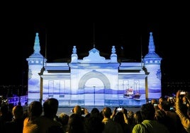 Espectáculo de luz y sonido, anoche en el Palacete del Embarcadero.