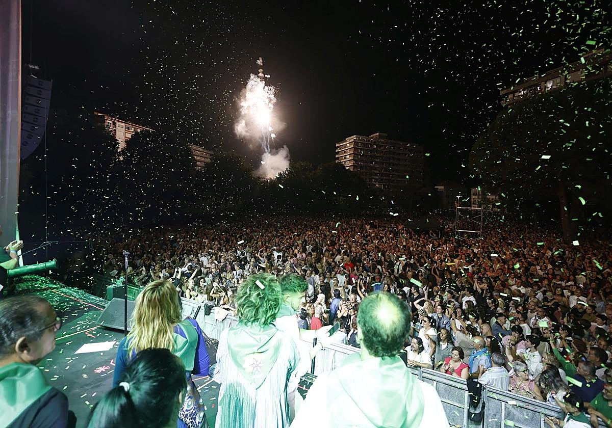 El inicio oficial de la Semana Grande de la villa pejina hizo estallar de júbilo a las miles de personas que asistieron al evento.