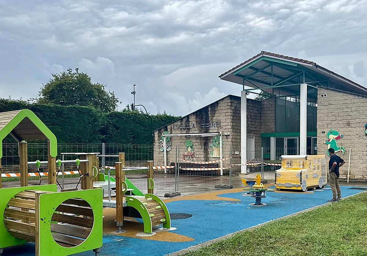 Parque infantil del parvulario Fernando de los Ríos, que el Consistorio está renovando.