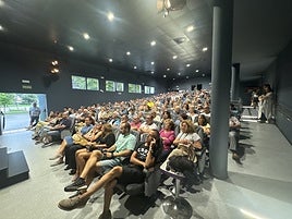 Asistentes a la reunión del miércoles en Colindres.