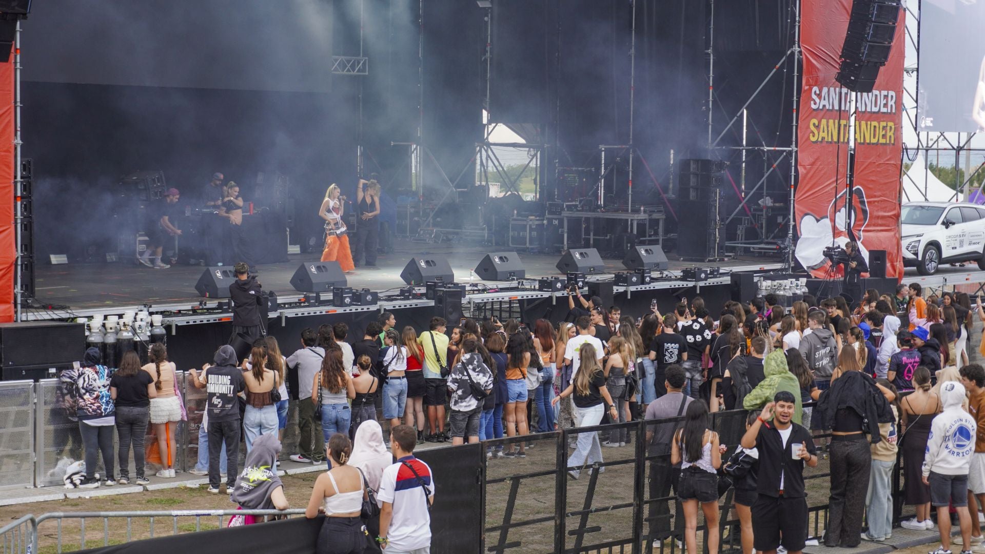 Primeros instantes del concierto de Denna.