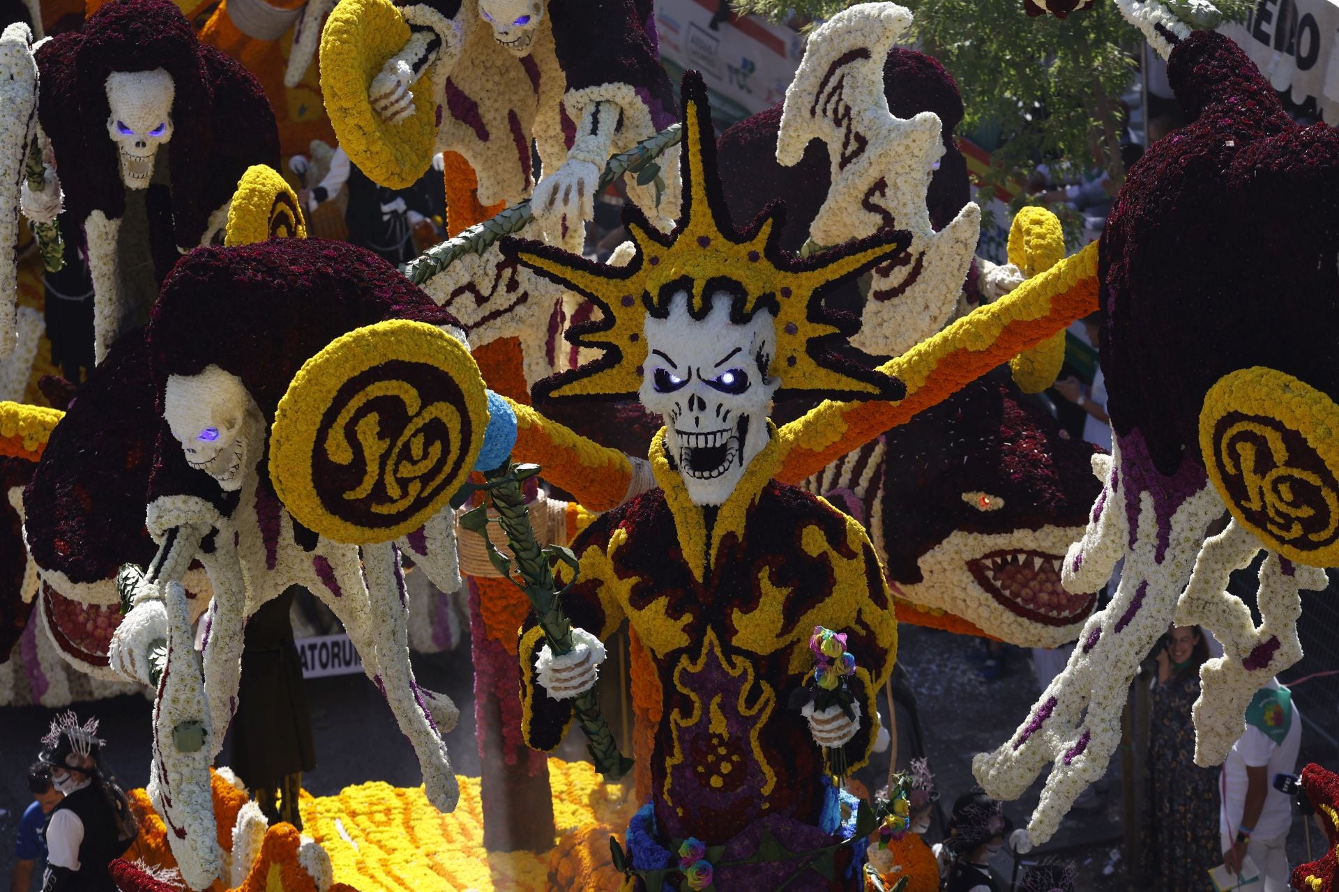 Detalles de la carroza Rebellio de Come Golayu que lo ha hechu güela 