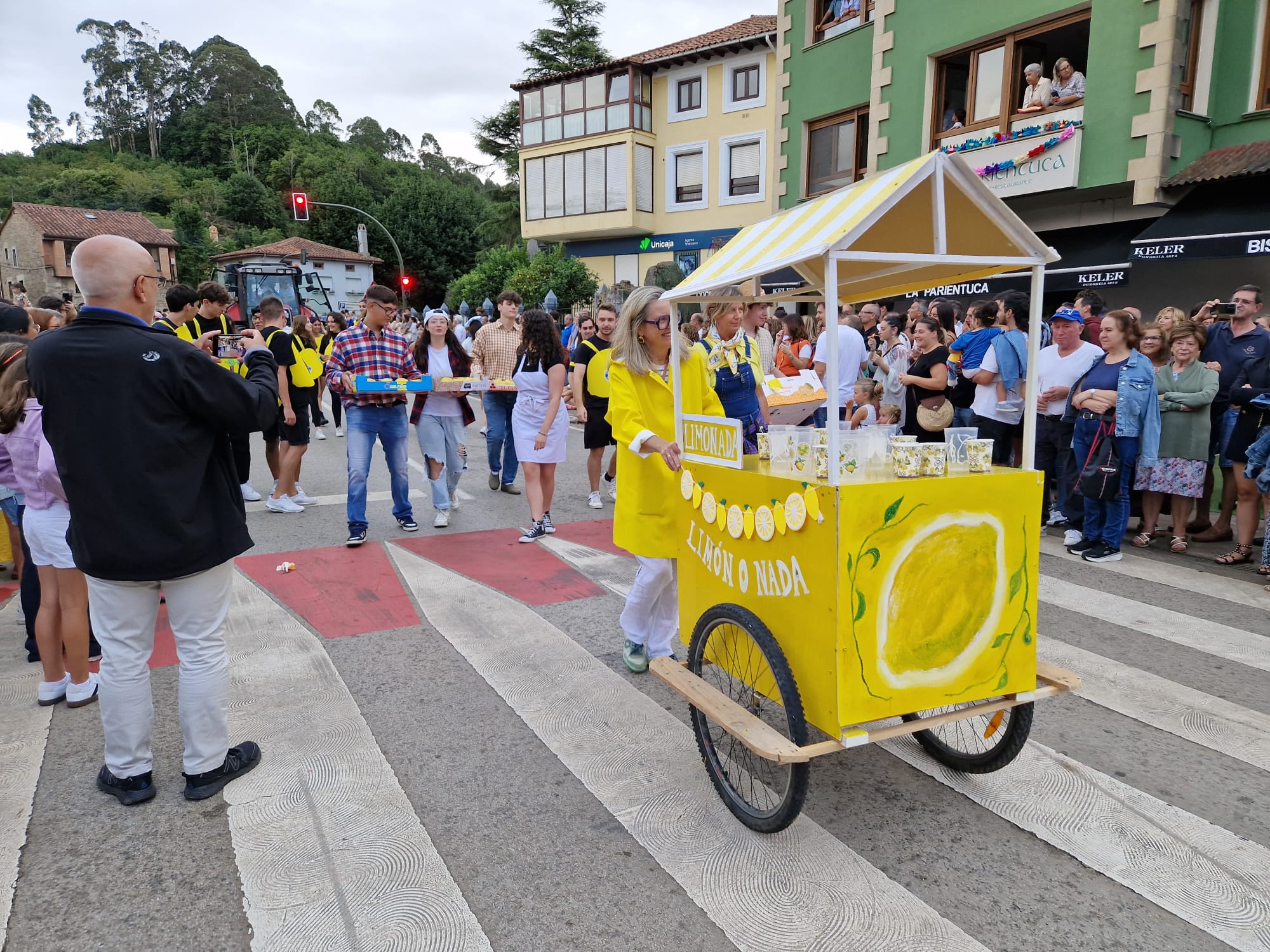 Así fue el desfile de carrozas de Novales