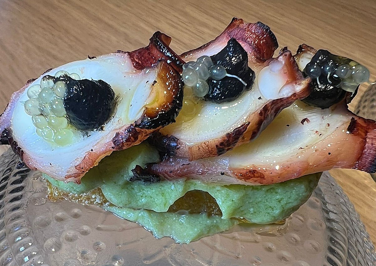 Imagen secundaria 1 - Arroz frito, causa con pulpo y panceta glaseada.