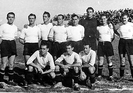 Alineación racinguista que jugó en Ceuta en 1944. Garín, Modesto, Suárez,Álvarez, Casamichana, Caller, Felipe y Pombo. Agachados: Saras, Orizaola y Llona.