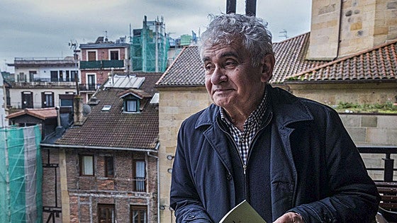 «La mano que va creando el texto tiene una tremenda tendencia a mentir»