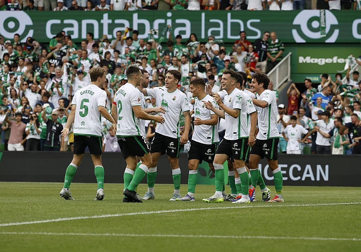 El equipo celebra el tanto de Íñigo Vicente.