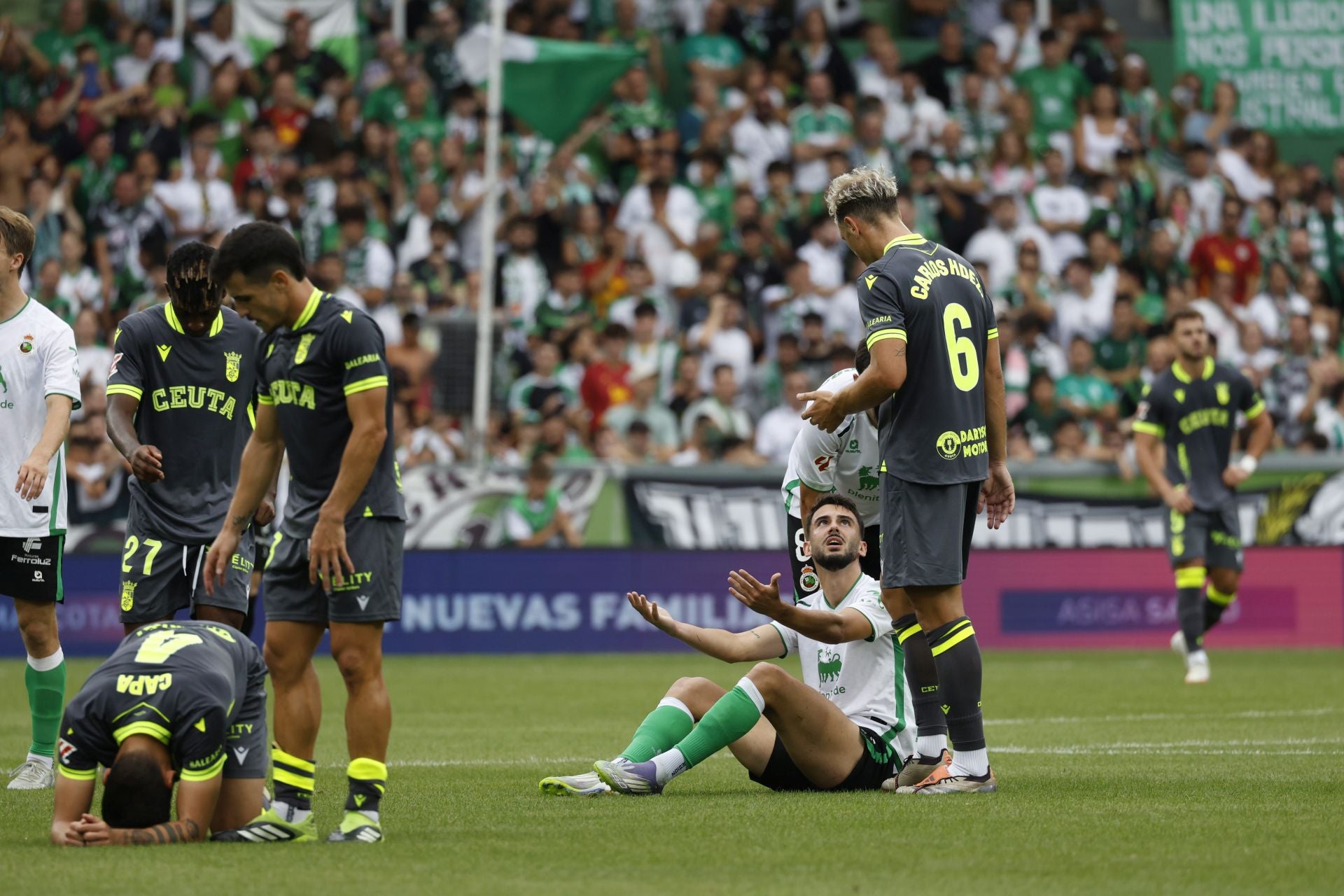 Andrés Martín tendido en el suelo por segunda vez tras recibir otra falta
