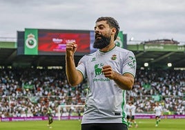 Asier Villalibre festeja su gol ante el Ceuta.