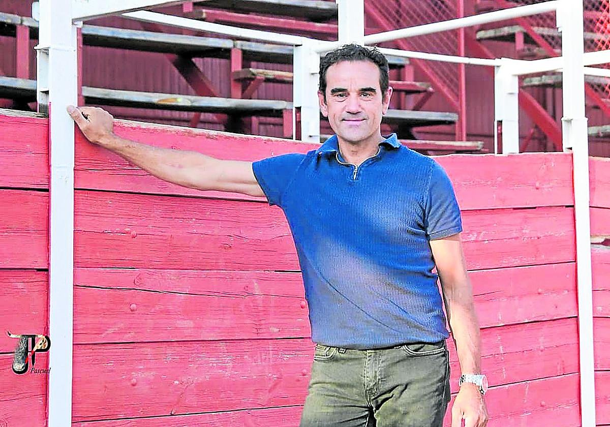 Francisco Javier Chacón antes de comenzar uno de los festejos organizados este verano.