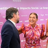 El CEO de Banco Santander, Ignacio Juliá; la presidenta de Cantabria, María José Buruaga; y la secretaria de Estado de Digitalización, María Gondález.
