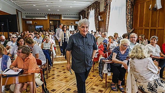 «En nosotros, los escritores, hay un elemento depredador de las historias»