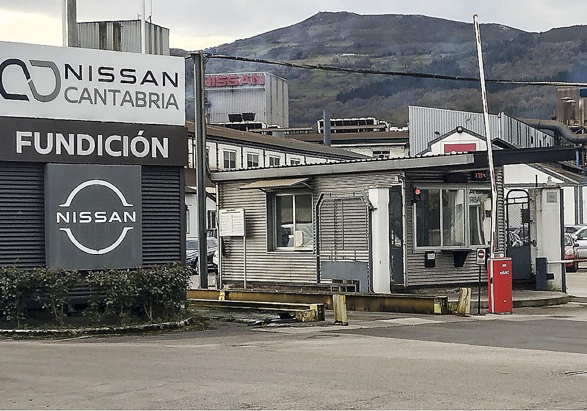 Acceso a la planta de Nissan de Los Corrales.
