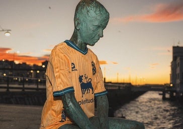 La tercera camiseta del Racing, naranja