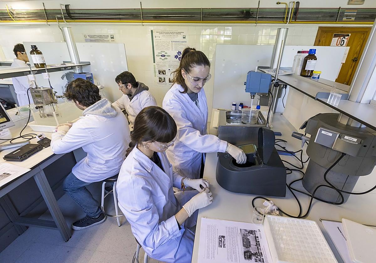 Laboratorio de la Escuela de Telecomunicaciones de la Universidad de Cantabria, el pasado año.