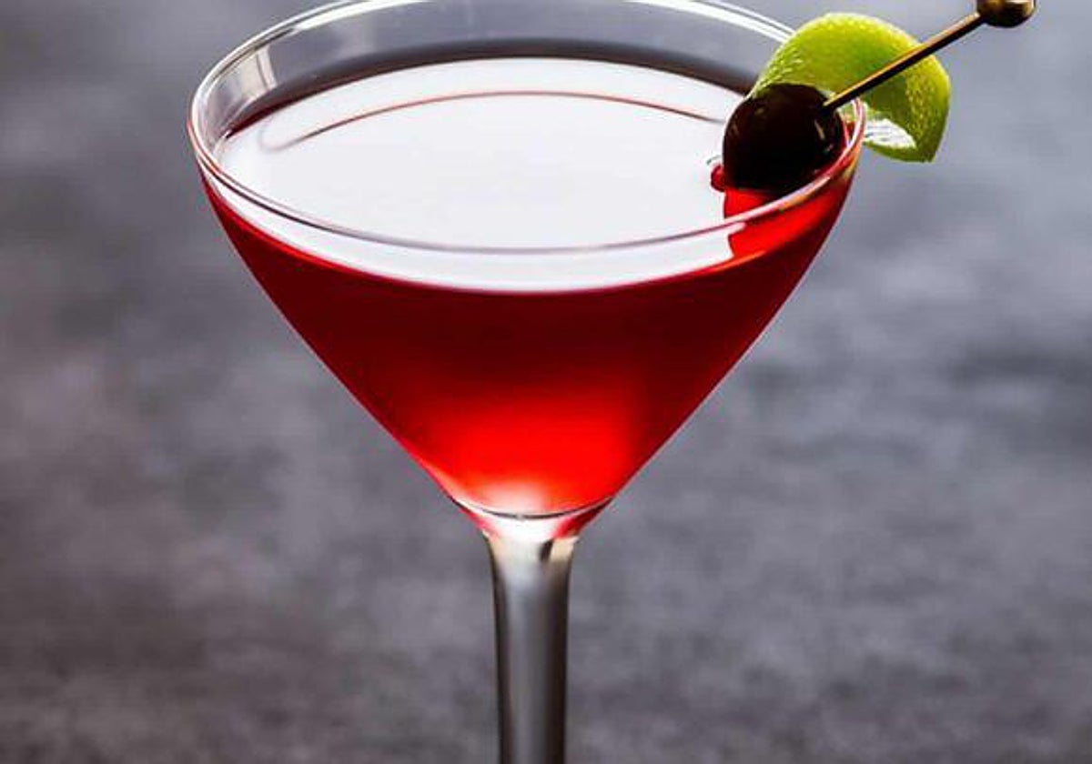 Este cóctel era uno de los preferidos por Charlot, de ahí que lleve su nombre.