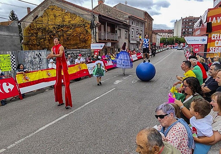 Así ha vivido Los Corrales la llegada de la etapa de hoy