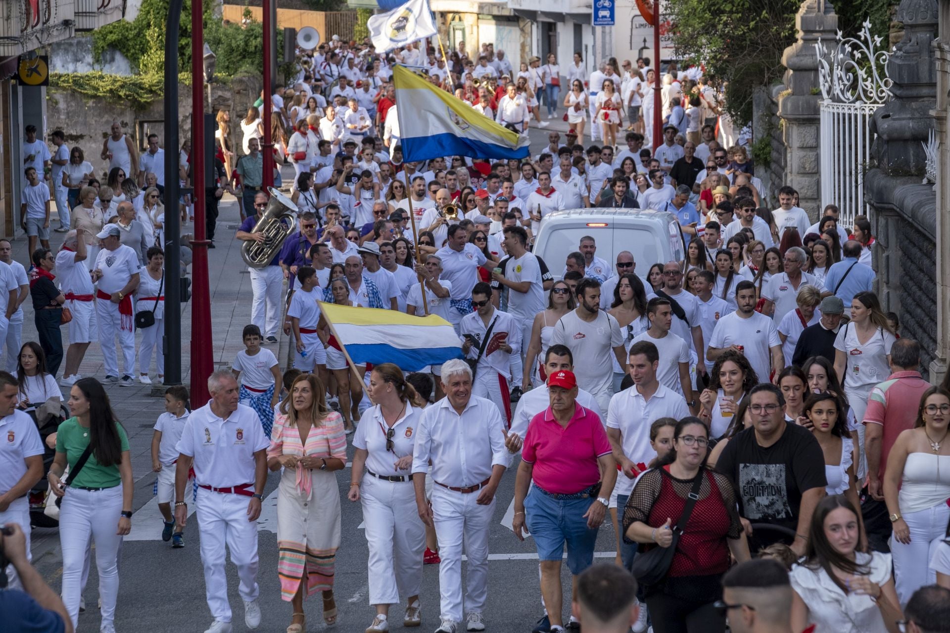 Las fiestas de la Virgen Niña que arrancaron este viernes con un chupinazo multitudinario al que nadie quiso faltar.
