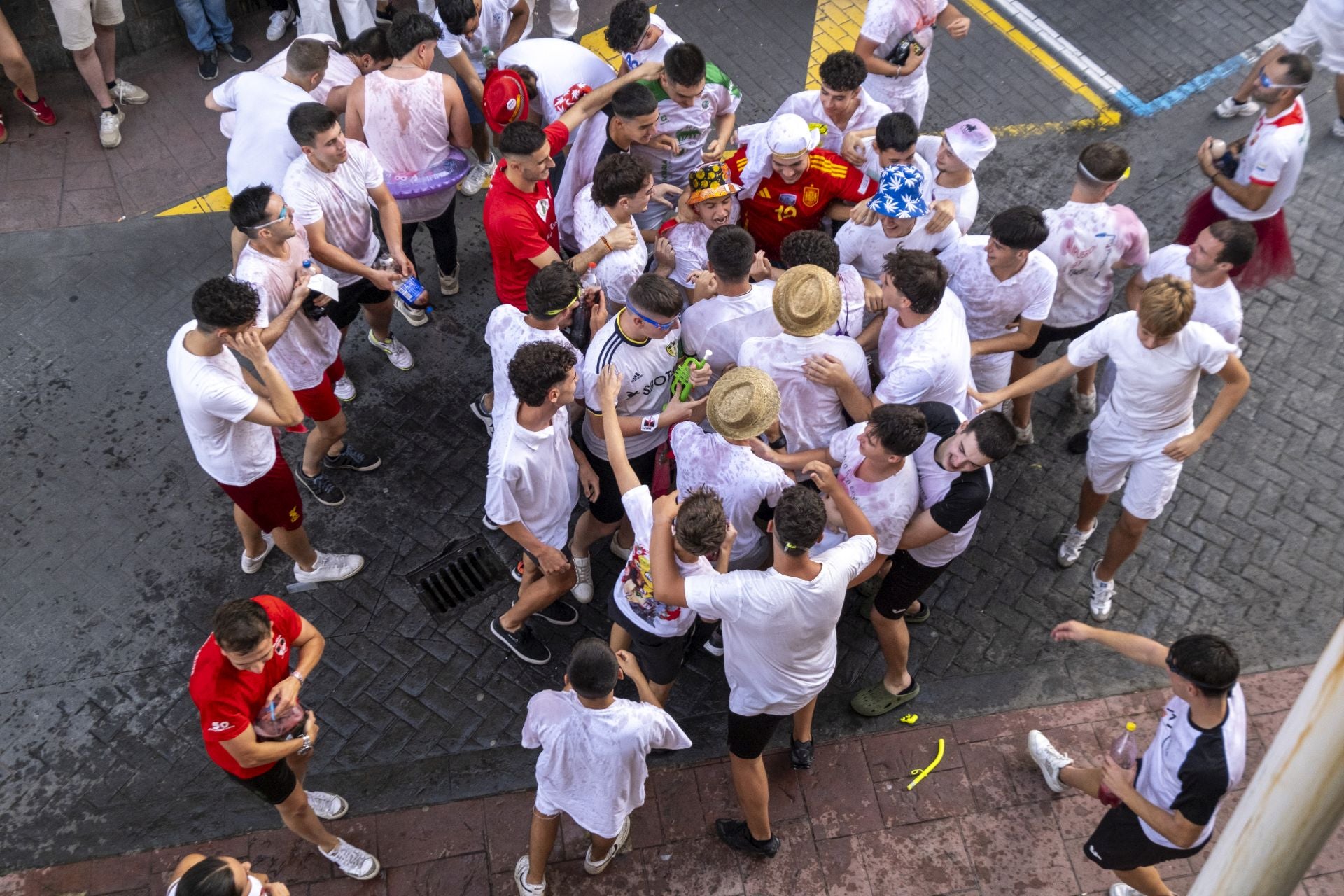 La fiesta y la alegría fueron la tónica de una jornada en la que la lluvia respetó al personal, no como el año pasado.
