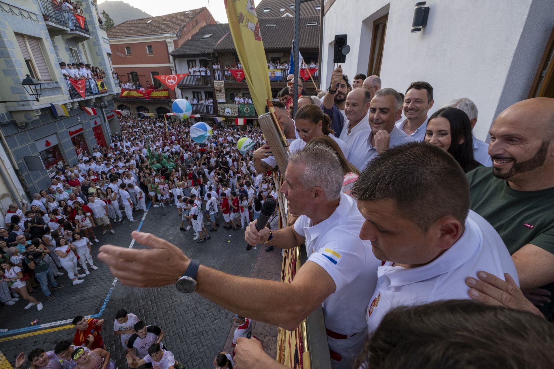 Jesús Torre Santisteban 'Quechu' fue el encargado de dar el pistoletazo oficial a las Fiestas de la Virgen Niña.