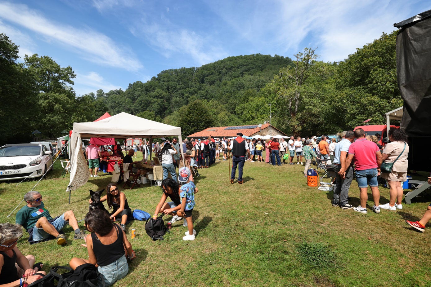 Vista general de la cola en la campa.