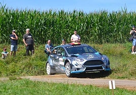 Surhayen Pernía y Dani Cué en una de las especiales con su Ford Fiesta.