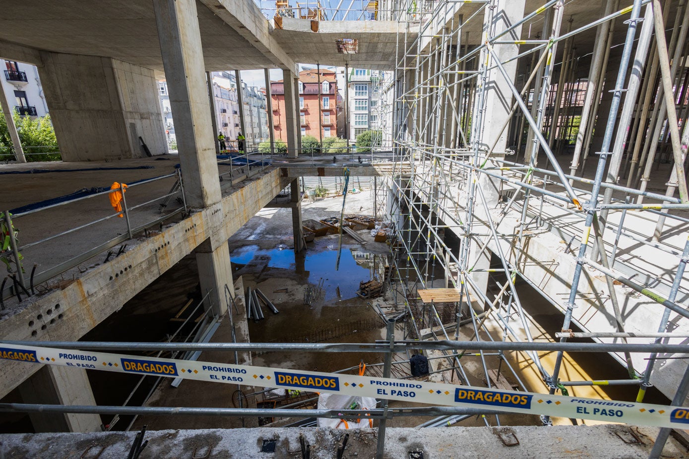 Otra imagen de la estructura de transición entre los dos inmuebles,