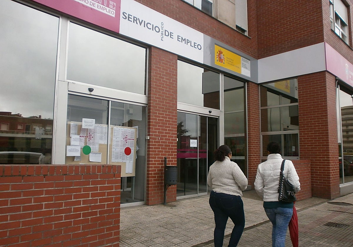 Oficina del Servicio Cántabro de Empleo en Camargo.