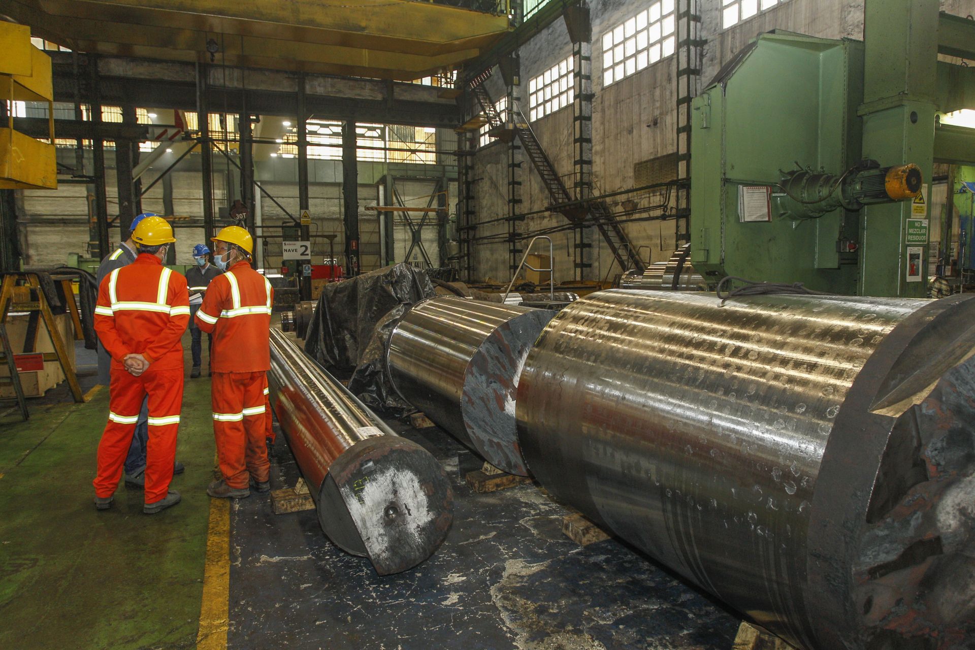 Operarios trabajan en las instalaciones de Reinosa Forgings & Castings.