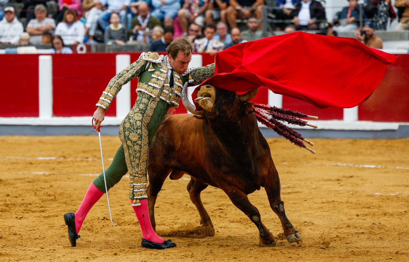 Pase de pecho de Román.