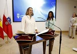 La toma de posesión de Blanca Fernández, en presencia de la consejera de Inclusión Social, Juventud, Familias e Igualdad, Begoña Gómez del Río.