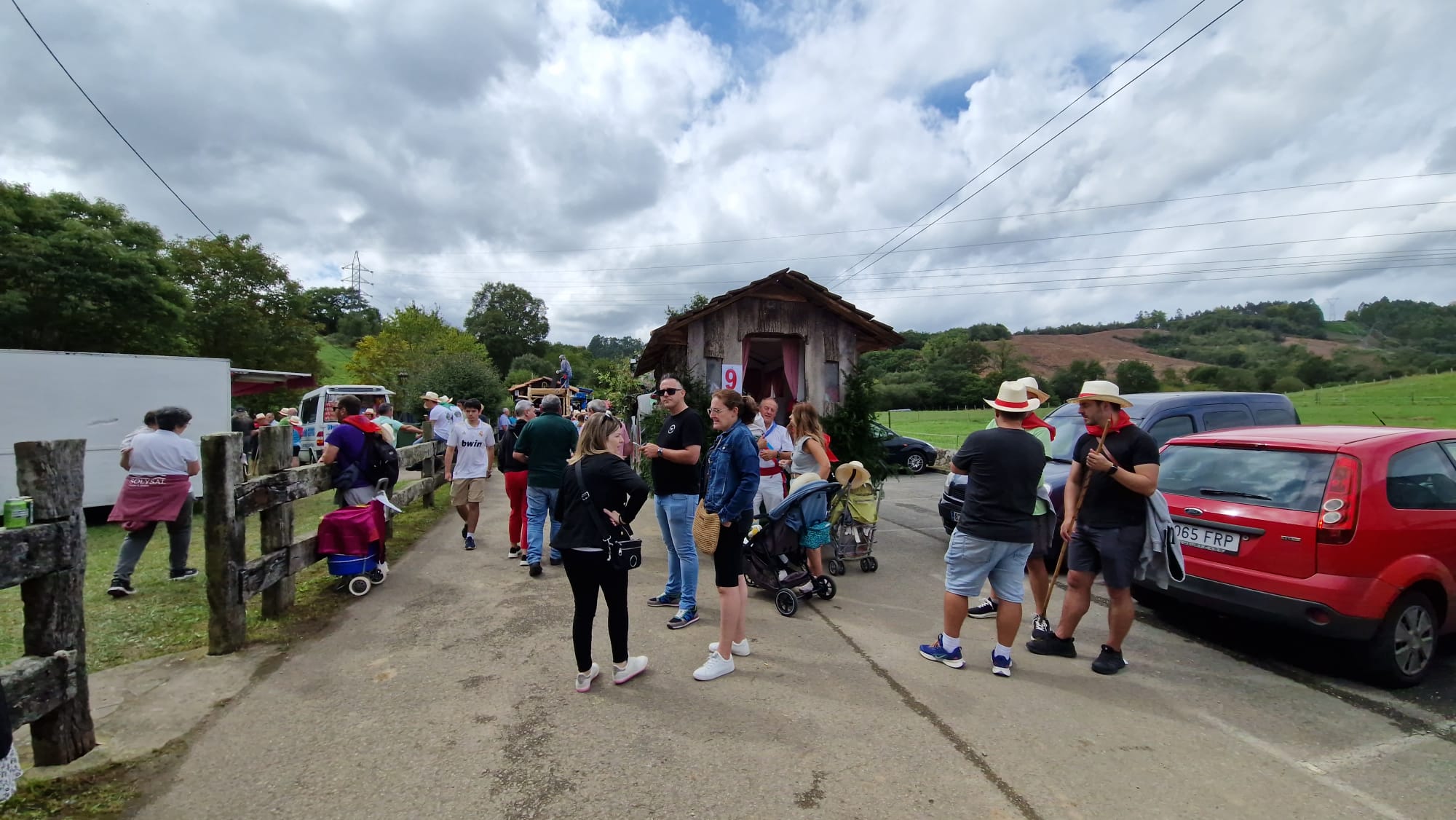 La fiesta comenzó por la mañana con el tradicional desfile de carrozas desde el barrio de Ruilobuca.