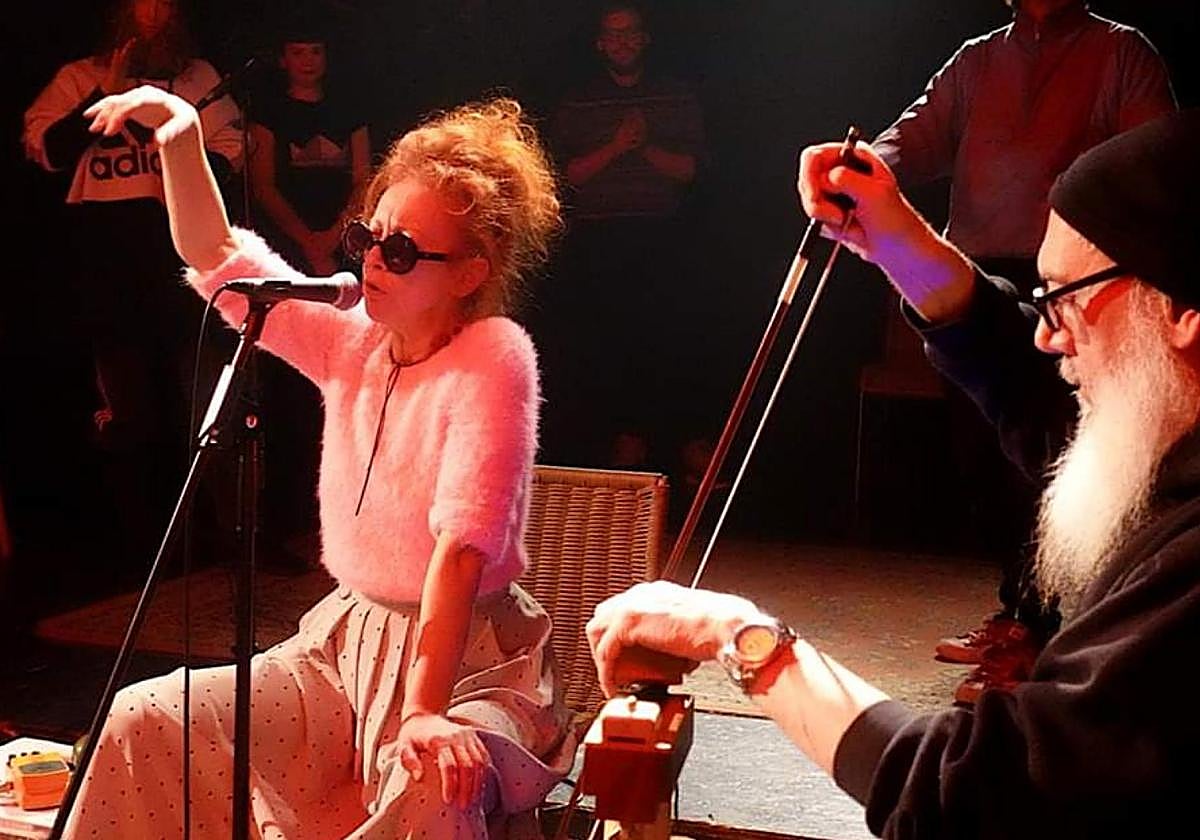 La performance sonora de Marta Sainz y Enrique Zaccagnini formará parte de 'Frecuencia Oblicua'.