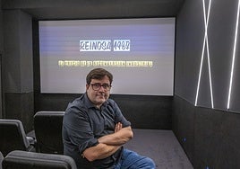 El cineasta cántabro Richard Zubelzu en Cines Embajadores.